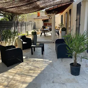 belle-maison-les-angles-7personnes.fr-provencehotel.com/